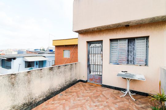 Varanda dos Quartos 1 e 2  de casa à venda com 2 quartos, 230m² em Jardim Flor da Montanha, Guarulhos
