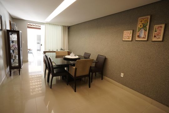 Casa de Condomínio para alugar com 4 quartos, 193m² em Parque Anhanguera, Goiânia