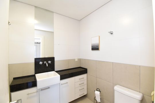 Banheiro da Suíte de apartamento à venda com 1 quarto, 70m² em São Francisco, Curitiba