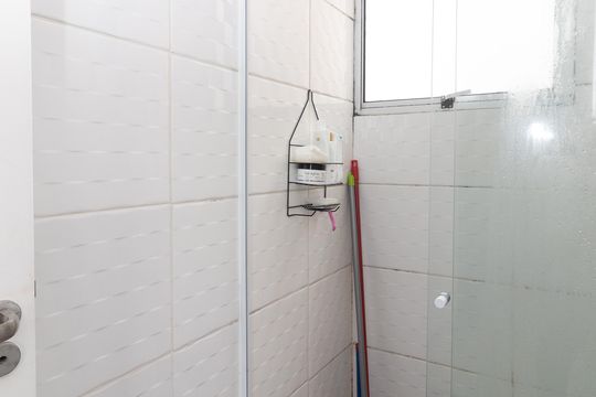 Banheiro de apartamento à venda com 2 quartos, 43m² em Realengo, Rio de Janeiro