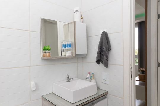 Banheiro de apartamento à venda com 2 quartos, 43m² em Realengo, Rio de Janeiro