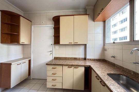 Cozinha de apartamento para alugar com 2 quartos, 112m² em Indianópolis, São Paulo