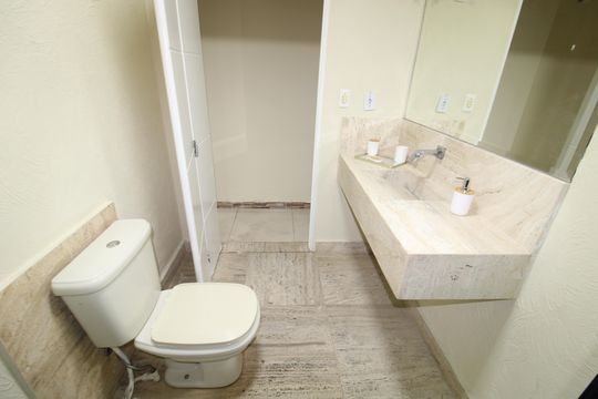 Banheiro de casa à venda com 2 quartos, 60m² em Vila Ester (zona Norte), São Paulo