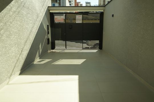 Garagem de casa à venda com 3 quartos, 150m² em Vila Carrão, São Paulo