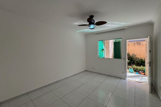 Casa para alugar com 3 quartos, 120m² em Horto Florestal, Belo Horizonte