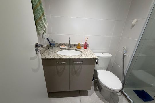 Banheiro social  de apartamento à venda com 2 quartos, 55m² em Pechincha, Rio de Janeiro