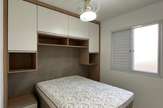 Quarto de apartamento para alugar com 2 quartos, 48m² em Vila Satúrnia, Campinas