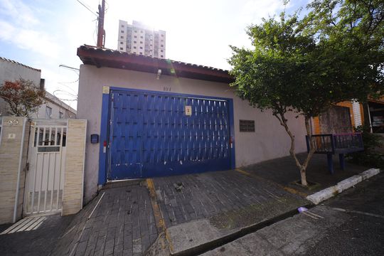 Fachada de casa de condomínio à venda com 2 quartos, 75m² em Vila Paranagua, São Paulo