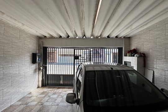Garagem de casa à venda com 3 quartos, 138m² em Parque Erasmo Assunção, Santo André
