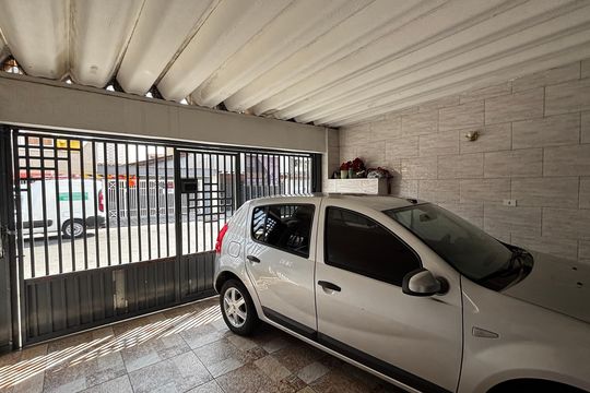 Garagem de casa à venda com 3 quartos, 138m² em Parque Erasmo Assunção, Santo André