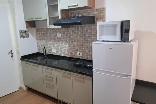 Cozinha de kitnet/studio para alugar com 1 quarto, 16m² em Novo Mundo, Curitiba
