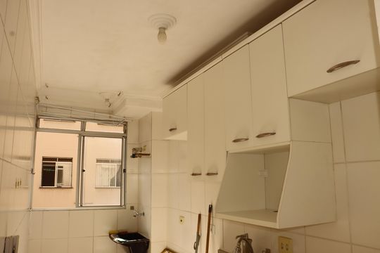 Cozinha de apartamento à venda com 2 quartos, 43m² em Jardim Santa Teresinha, São Paulo