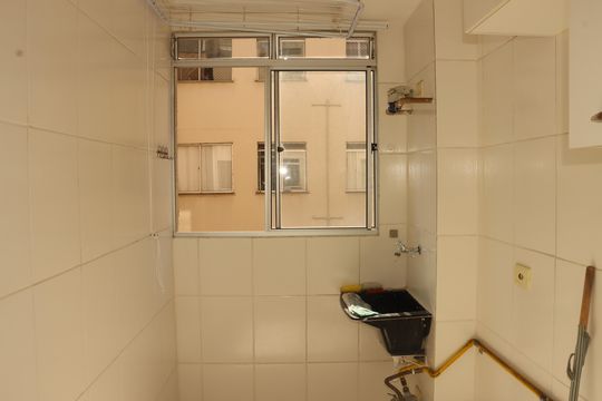 Área de serviço de apartamento à venda com 2 quartos, 43m² em Jardim Santa Teresinha, São Paulo