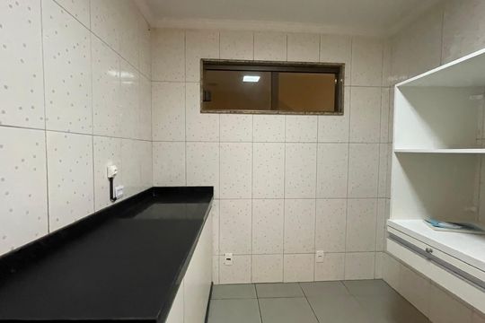 Cozinha de apartamento para alugar com 2 quartos, 80m² em Zumbi, Rio de Janeiro