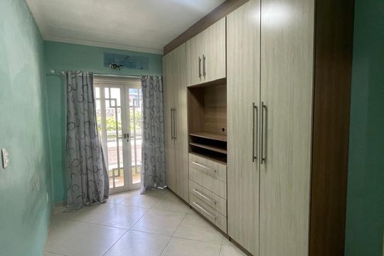 Quarto de casa à venda com 3 quartos, 150m² em Realengo, Rio de Janeiro