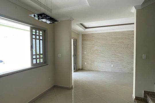 Casa à venda com 3 quartos, 150m² em Realengo, Rio de Janeiro