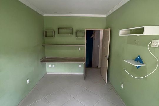 Quarto de casa à venda com 3 quartos, 150m² em Realengo, Rio de Janeiro