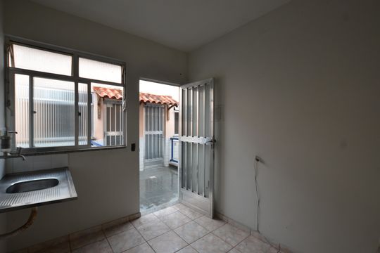 Studio de kitnet/studio para alugar com 1 quarto, 15m² em Bento Ribeiro, Rio de Janeiro