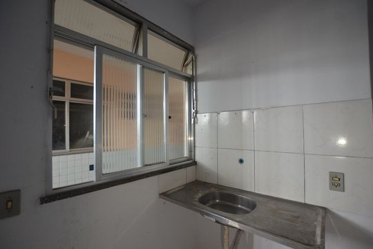 Cozinha de kitnet/studio para alugar com 1 quarto, 17m² em Bento Ribeiro, Rio de Janeiro