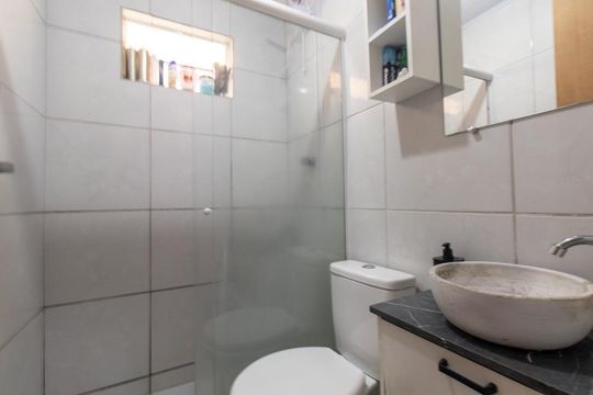 Banheiro Social de casa à venda com 2 quartos, 65m² em Santa Quiteria, Curitiba