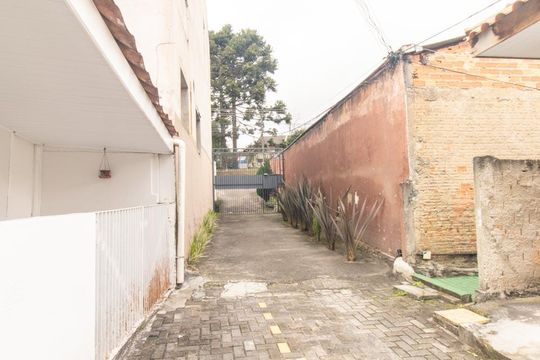 Área externa de casa à venda com 2 quartos, 65m² em Santa Quiteria, Curitiba