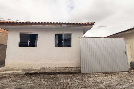 Fachada de casa à venda com 2 quartos, 65m² em Santa Quiteria, Curitiba