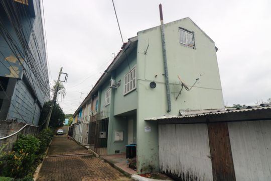Fachad de casa de condomínio para alugar com 3 quartos, 90m² em Lomba do Pinheiro, Porto Alegre