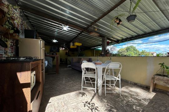 Casa à venda com 2 quartos, 70m² em Praia, Contagem