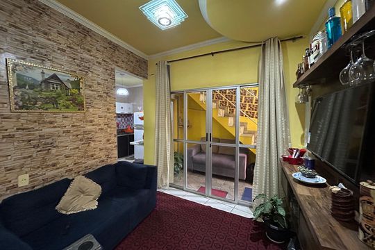 Casa à venda com 2 quartos, 70m² em Praia, Contagem