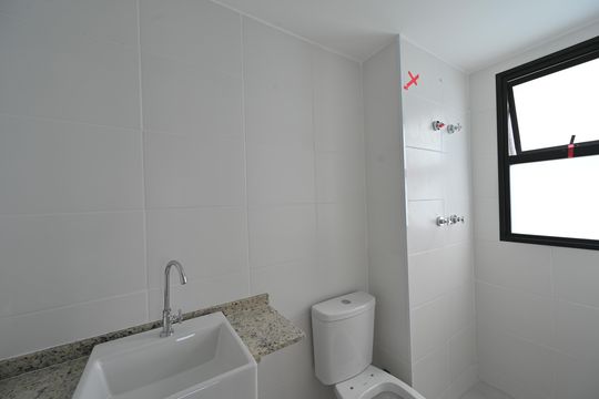Banheiro Social de apartamento à venda com 1 quarto, 28m² em Chácara Inglesa, São Paulo
