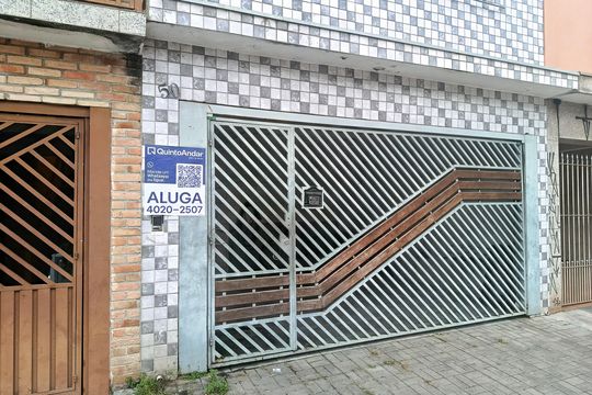 Fachada de casa à venda com 1 quarto, 40m² em Jardim Marisa, São Paulo