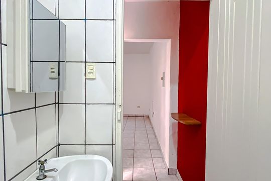 Banheiro de casa para alugar com 2 quartos, 60m² em Alto da Lapa, São Paulo