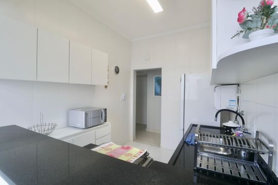 Cozinha de apartamento para alugar com 3 quartos, 130m² em Vila Maia, Guarujá
