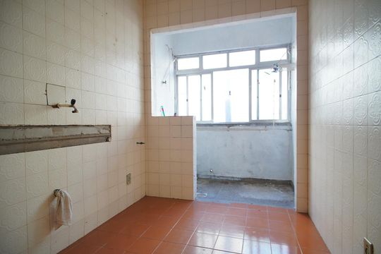 Cozinha de apartamento para alugar com 1 quarto, 39m² em Jardim Itu, Porto Alegre