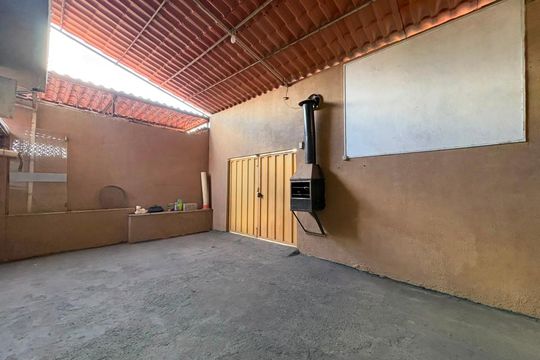 Área externa de casa para alugar com 2 quartos, 360m² em Jk, Contagem