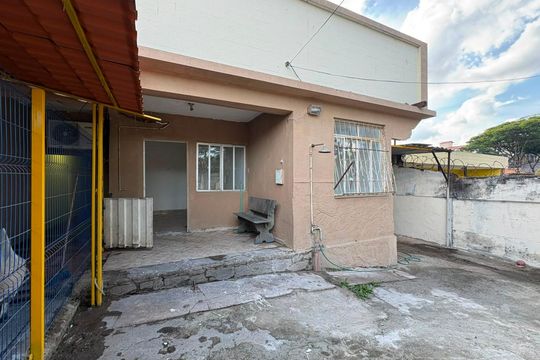 Fachada de casa para alugar com 2 quartos, 360m² em Jk, Contagem