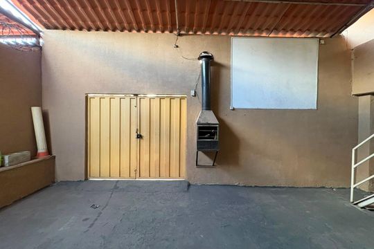 Área externa de casa para alugar com 2 quartos, 360m² em Jk, Contagem