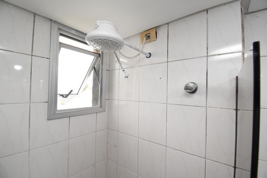Banheiro de apartamento à venda com 2 quartos, 57m² em Vista Alegre, Curitiba