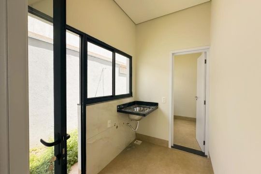 Área de Serviço de casa de condomínio para alugar com 3 quartos, 217m² em Gávea, Uberlândia