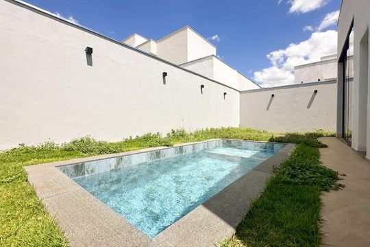 Piscina de casa de condomínio para alugar com 3 quartos, 217m² em Gávea, Uberlândia