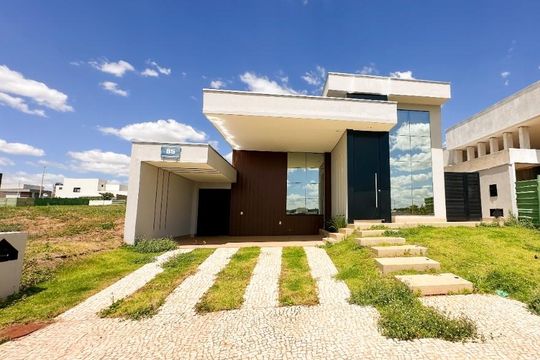 Fachada de casa de condomínio para alugar com 3 quartos, 217m² em Gávea, Uberlândia
