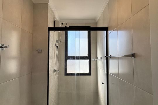Banheiro de apartamento à venda com 2 quartos, 50m² em Bosque da Saúde, São Paulo