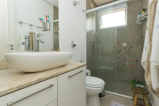 Banheiro de apartamento à venda com 3 quartos, 127m² em Vila Ipojuca, São Paulo