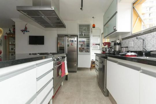 Cozinha de apartamento à venda com 3 quartos, 127m² em Vila Ipojuca, São Paulo