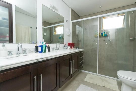 Banheiro de apartamento à venda com 3 quartos, 127m² em Vila Ipojuca, São Paulo