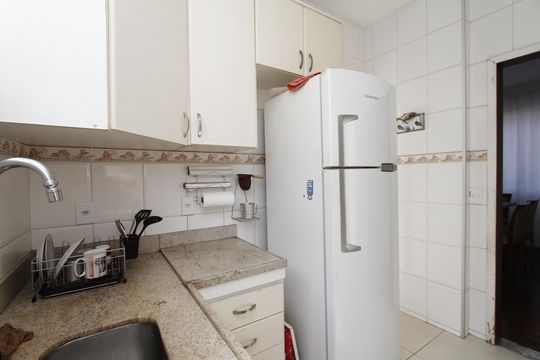 Cozinha de apartamento à venda com 3 quartos, 90m² em Prado, Belo Horizonte