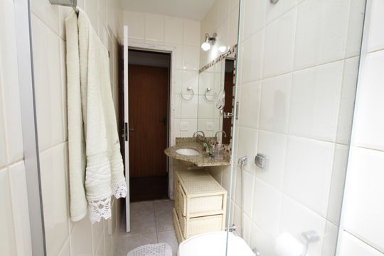 Banheiro Social de apartamento à venda com 3 quartos, 90m² em Prado, Belo Horizonte