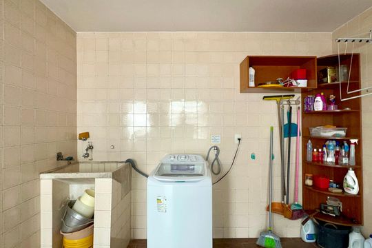 Área de Serviço de casa à venda com 3 quartos, 194m² em Vila Anglo Brasileira, São Paulo