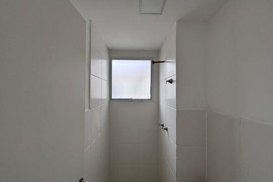 Banheiro de apartamento à venda com 2 quartos, 50m² em Vargem Pequena, Rio de Janeiro