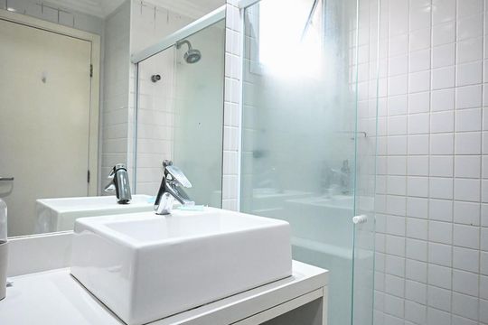 Banheiro Suíte 2 de apartamento à venda com 2 quartos, 87m² em Vila Andrade, São Paulo